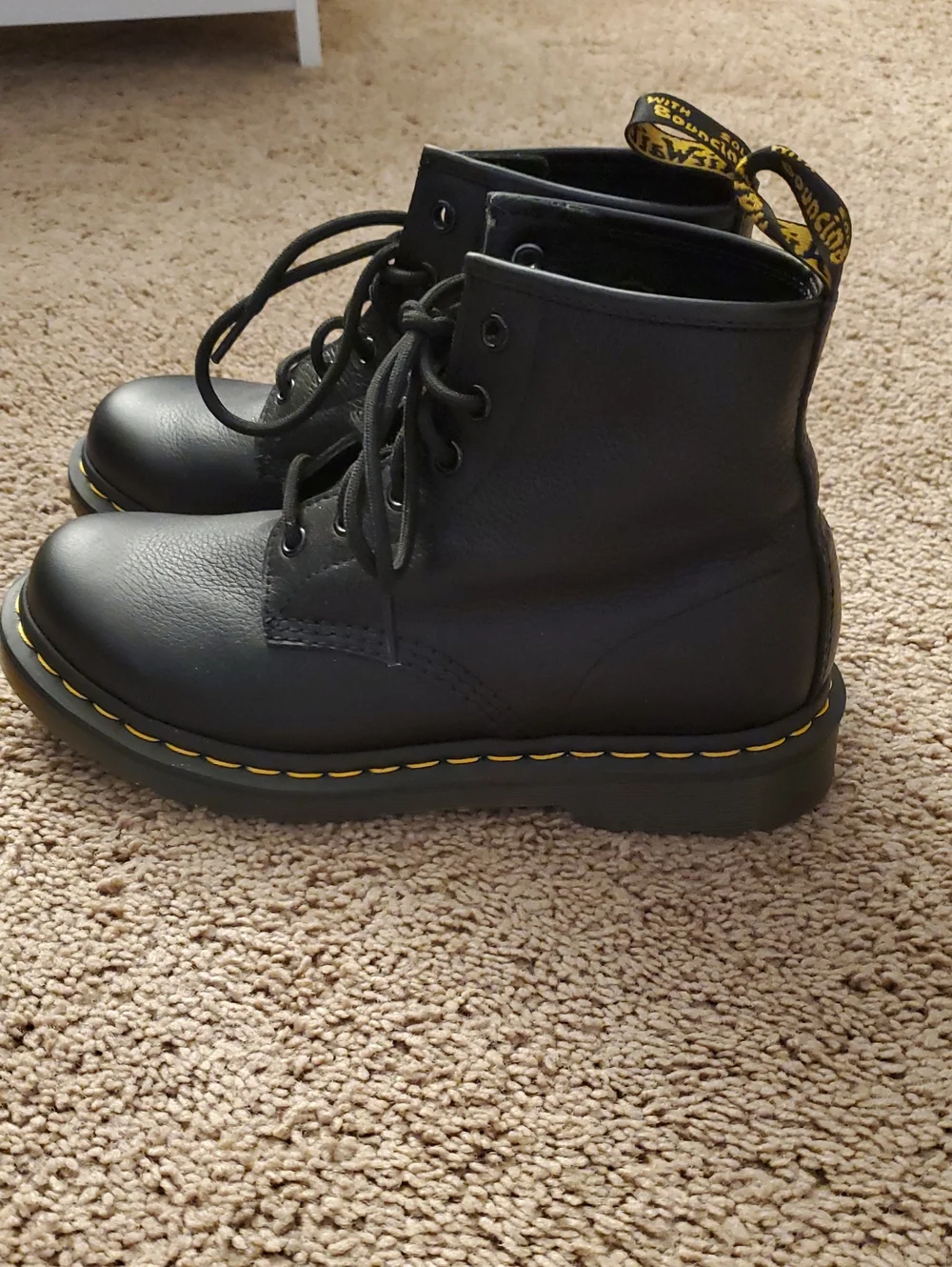 Doc Marten Boots Size 8 - Picture 2 of 5